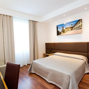 Camera standard con letto king size